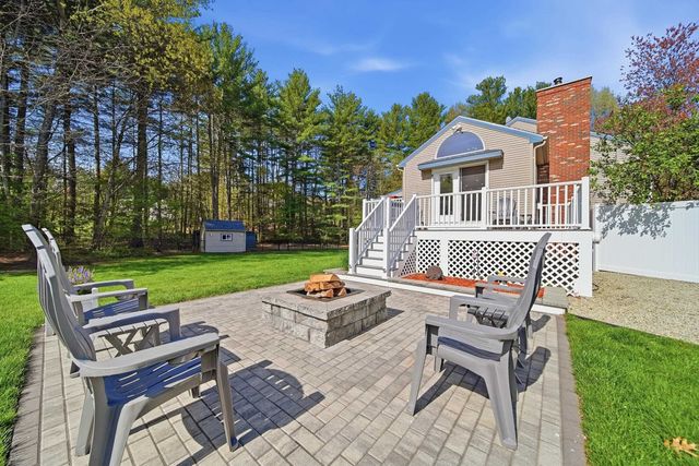26 Mayflower Drive, Litchfield, NH 03052