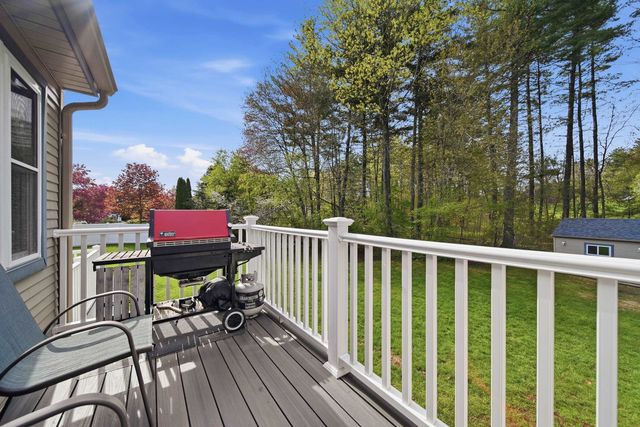 26 Mayflower Drive, Litchfield, NH 03052