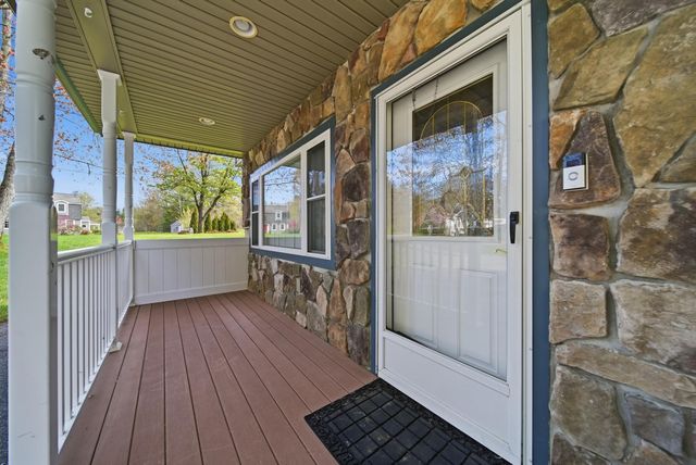 26 Mayflower Drive, Litchfield, NH 03052