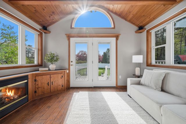 26 Mayflower Drive, Litchfield, NH 03052