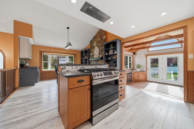 26 Mayflower Drive, Litchfield, NH 03052