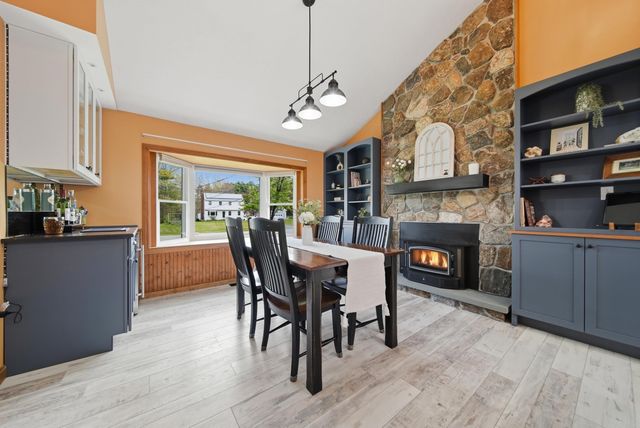26 Mayflower Drive, Litchfield, NH 03052