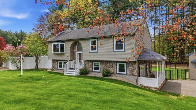 26 Mayflower Drive, Litchfield, NH 03052