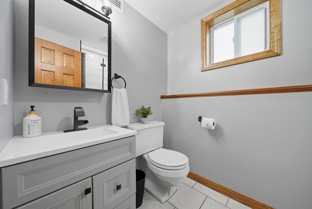 26 Mayflower Drive, Litchfield, NH 03052