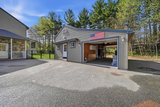 26 Mayflower Drive, Litchfield, NH 03052