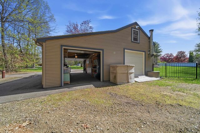 26 Mayflower Drive, Litchfield, NH 03052