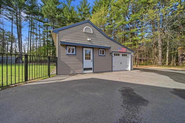 26 Mayflower Drive, Litchfield, NH 03052