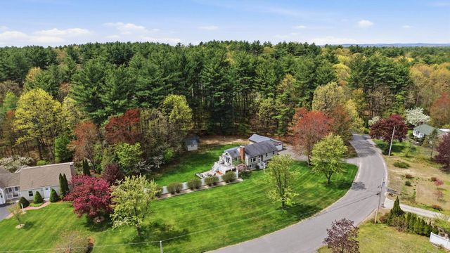 26 Mayflower Drive, Litchfield, NH 03052