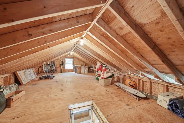 26 Mayflower Drive, Litchfield, NH 03052