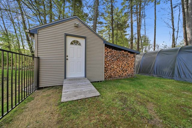 26 Mayflower Drive, Litchfield, NH 03052