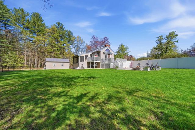26 Mayflower Drive, Litchfield, NH 03052