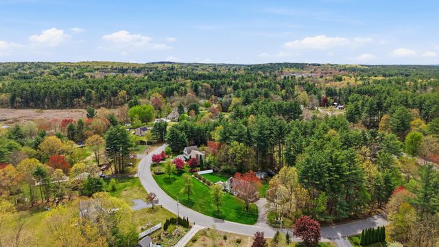 26 Mayflower Drive, Litchfield, NH 03052