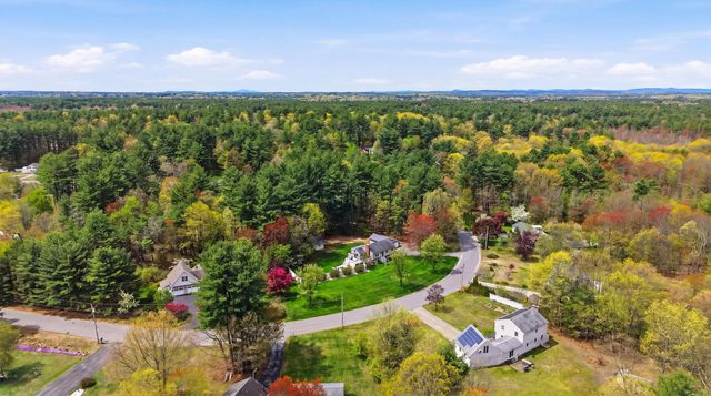 26 Mayflower Drive, Litchfield, NH 03052