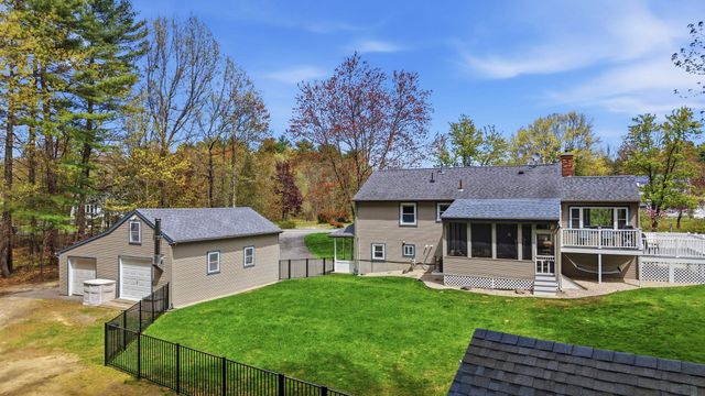 26 Mayflower Drive, Litchfield, NH 03052
