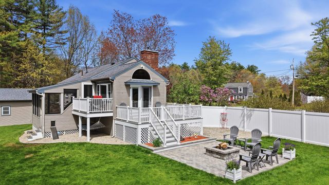 26 Mayflower Drive, Litchfield, NH 03052