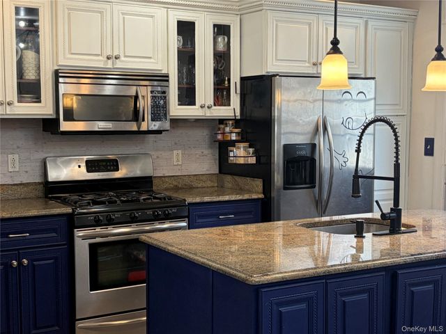 6069 80th Avenue, Ridgewood, NY 11385