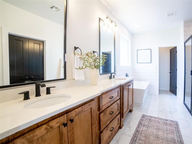 2124 El Cajon Street, Edmond, OK 73034
