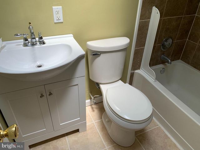881 WEDGEWOOD DR, Lansdale, PA 19446
