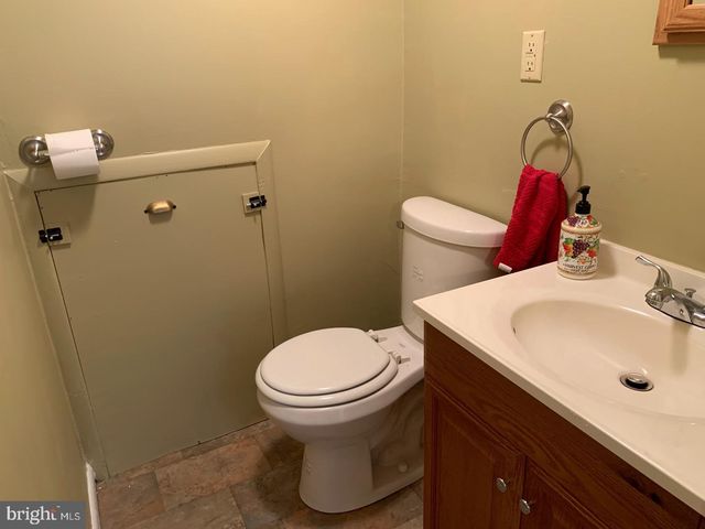 881 WEDGEWOOD DR, Lansdale, PA 19446