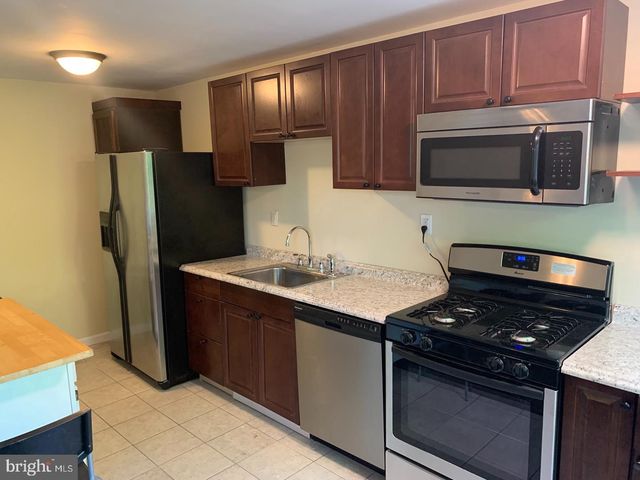 881 WEDGEWOOD DR, Lansdale, PA 19446
