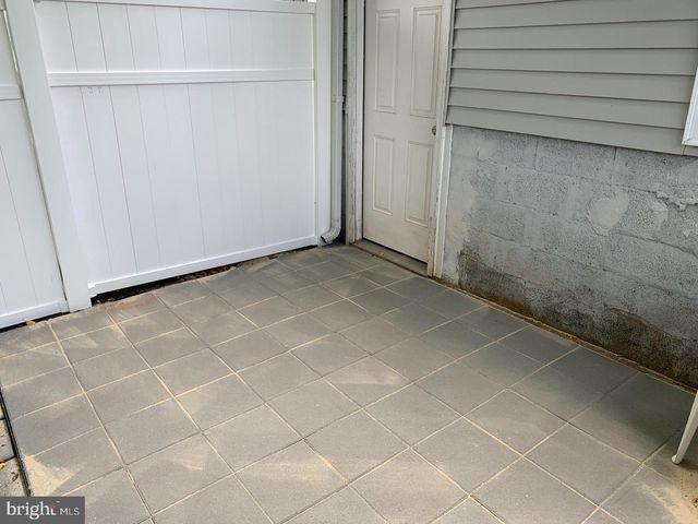 881 WEDGEWOOD DR, Lansdale, PA 19446