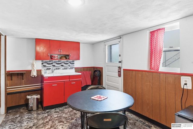 1955 S 11th Street, Omaha, NE 68108