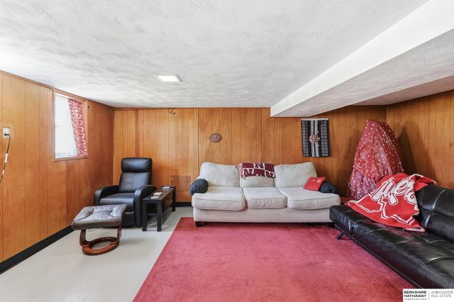 1955 S 11th Street, Omaha, NE 68108