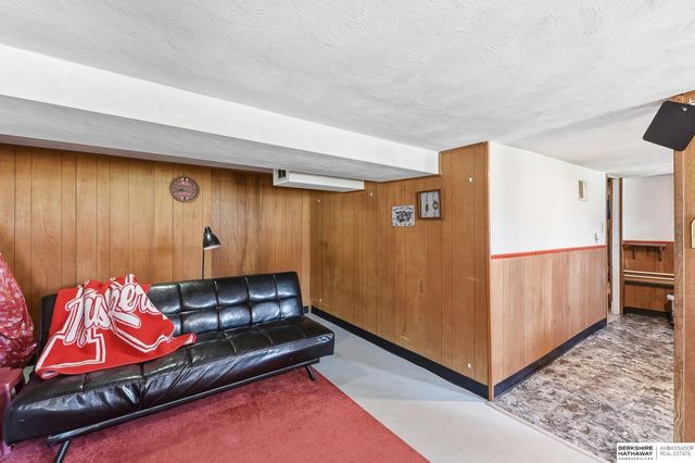 1955 S 11th Street, Omaha, NE 68108