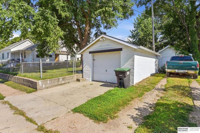 1955 S 11th Street, Omaha, NE 68108