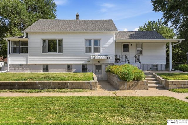 1955 S 11th Street, Omaha, NE 68108