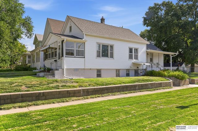 1955 S 11th Street, Omaha, NE 68108