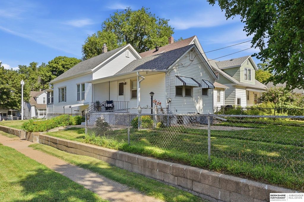 1955 S 11th Street, Omaha, NE 68108