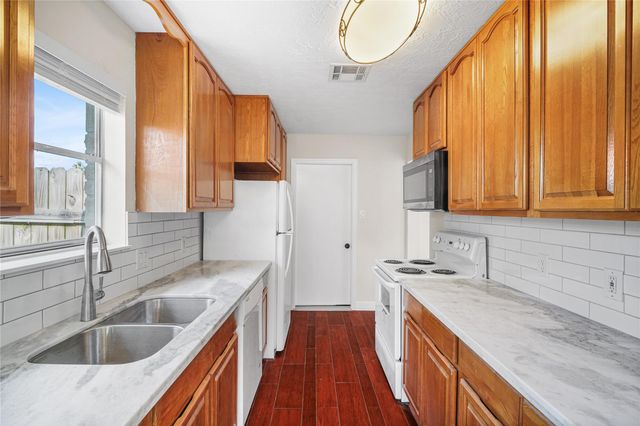 327 Windward Drive, League City, TX 77573