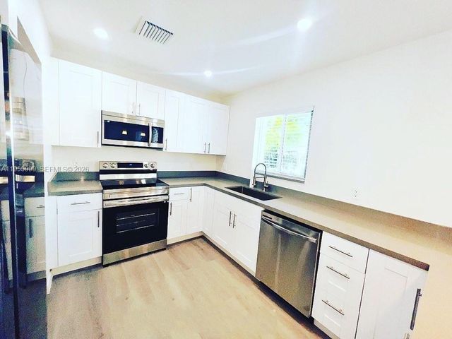 7128 SW 22nd St 7128, Miami, FL 33155