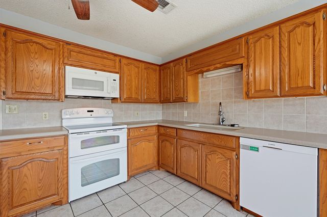 521 Mccraw Lane, Denison, TX 75021