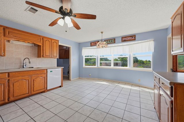 521 Mccraw Lane, Denison, TX 75021