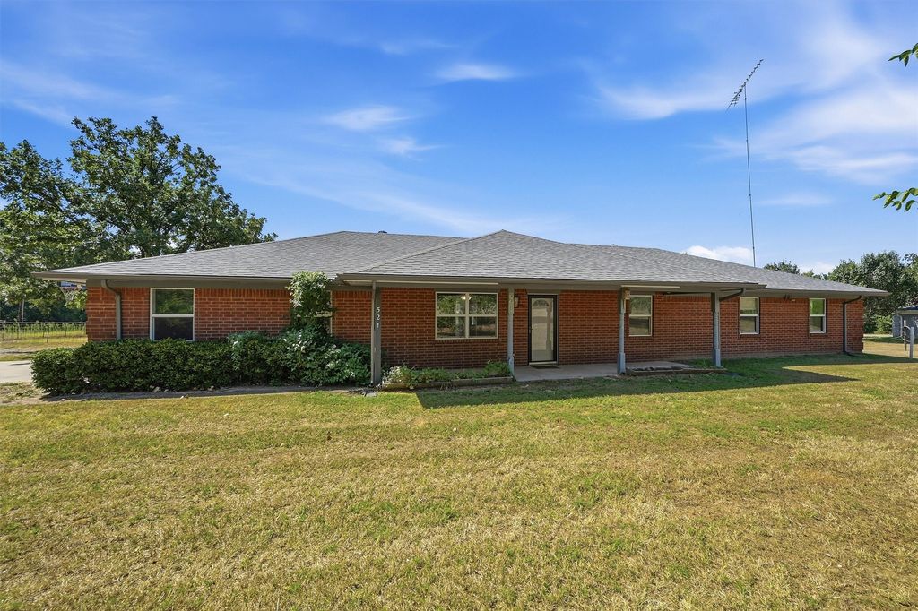 521 Mccraw Lane, Denison, TX 75021
