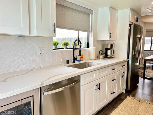 7716 Sparkle Avenue, Las Vegas, NV 89145
