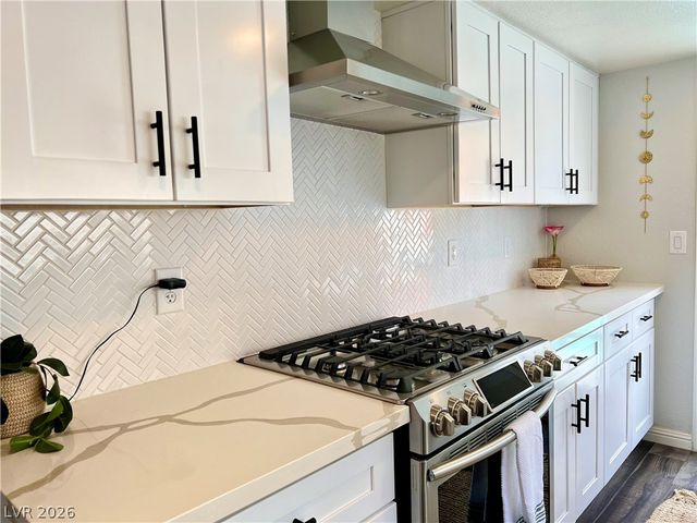 7716 Sparkle Avenue, Las Vegas, NV 89145