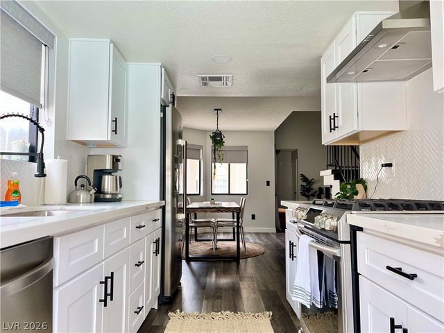 7716 Sparkle Avenue, Las Vegas, NV 89145