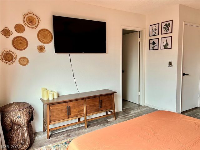 7716 Sparkle Avenue, Las Vegas, NV 89145