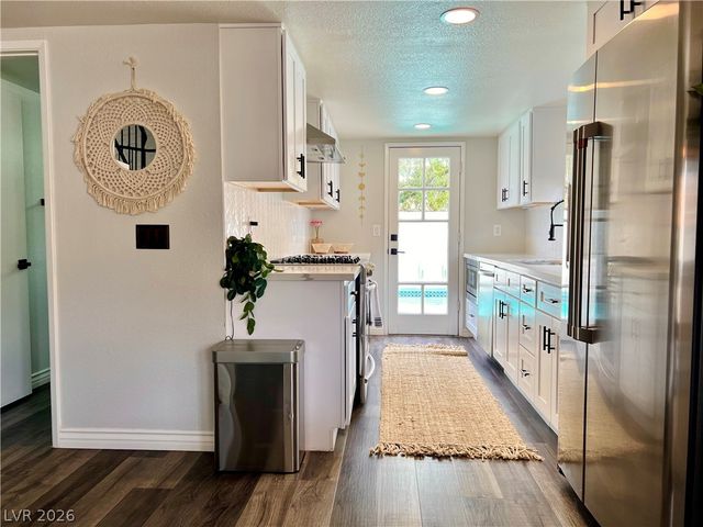 7716 Sparkle Avenue, Las Vegas, NV 89145