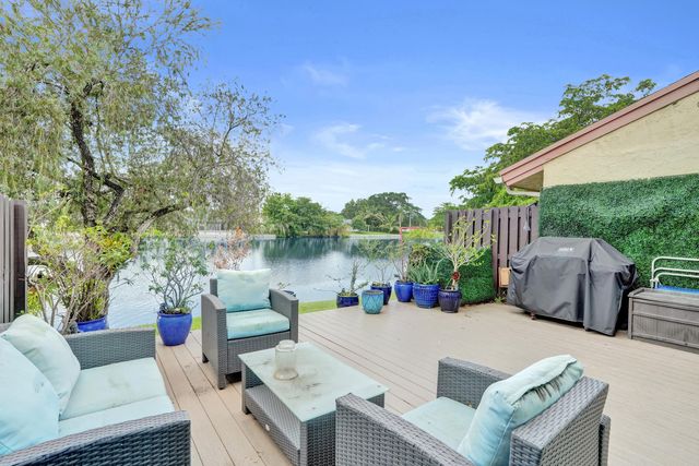 1122 NW 79th Drive, Plantation, FL 33322