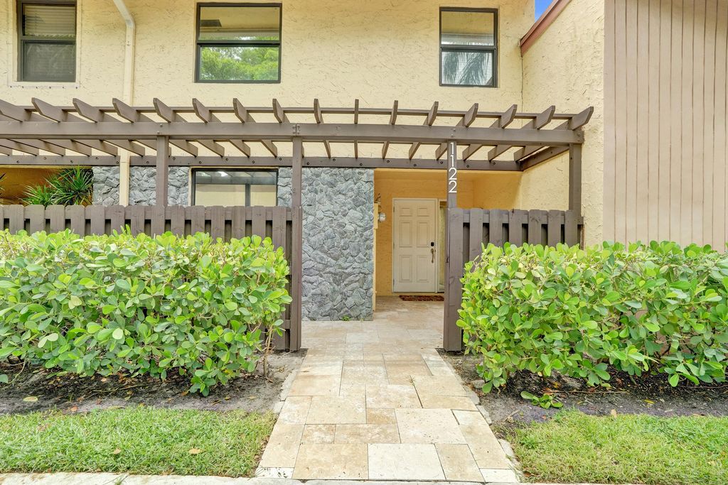 1122 NW 79th Drive, Plantation, FL 33322
