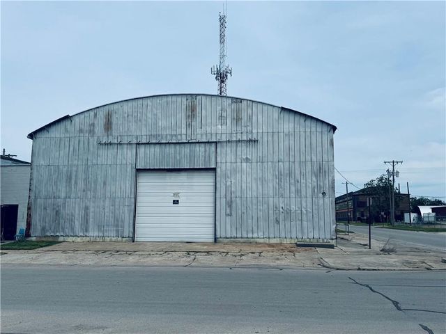 118 S Locust Street, Pittsburg, KS 66762