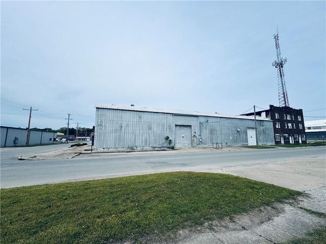 118 S Locust Street, Pittsburg, KS 66762