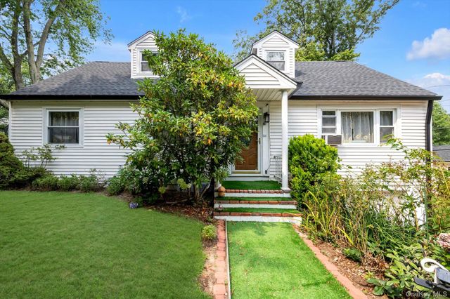 257 Schenck Avenue, Great Neck, NY 11021
