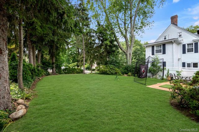 257 Schenck Avenue, Great Neck, NY 11021