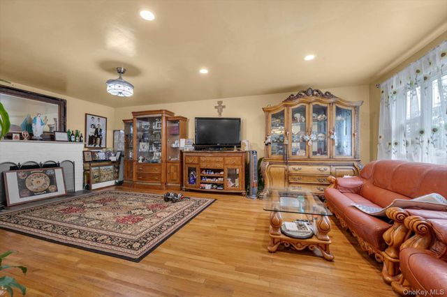 257 Schenck Avenue, Great Neck, NY 11021