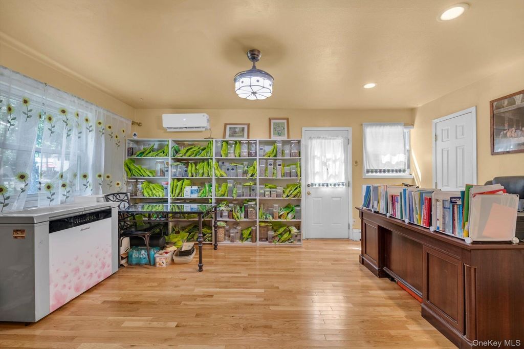 257 Schenck Avenue, Great Neck, NY 11021 — photo 5
